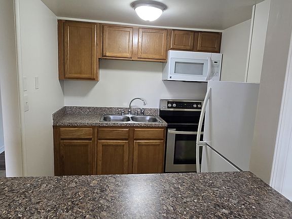 5th image of 303 Fairfax Pike APT 2