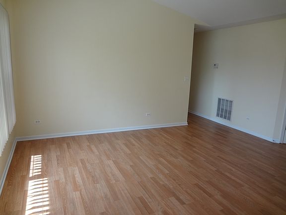 5th image of 978 N Village Dr Unit 4