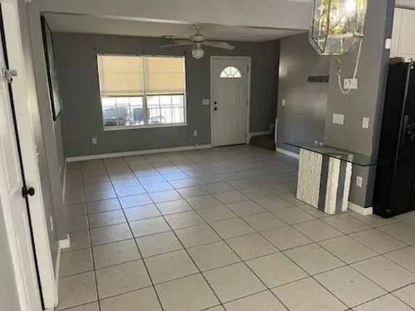 20960 SE 157th St Unit 1, Umatilla, FL 32784