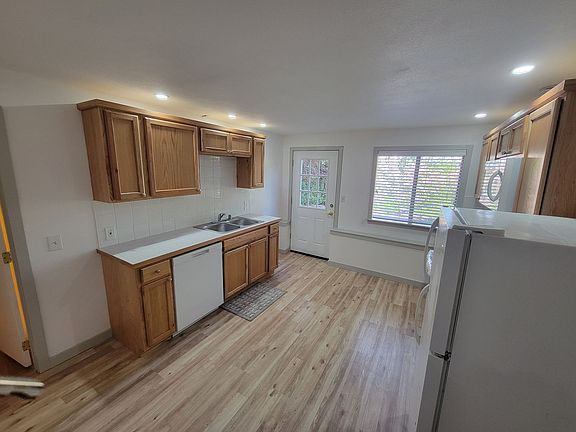 3rd image of 2165 Ponderosa Dr SE