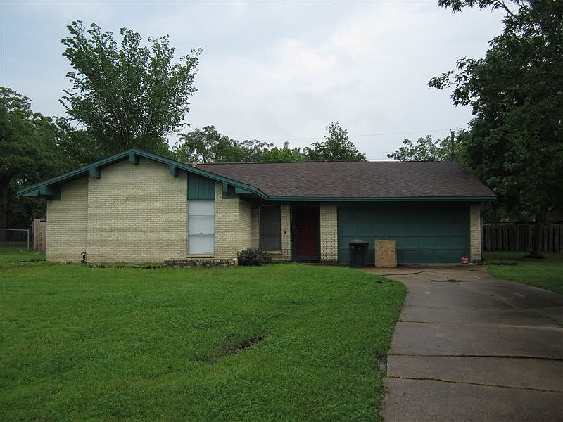 1st image of 1104 Dominik Dr