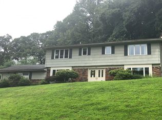 30 Southwood Dr, Morris Plains, NJ 07950