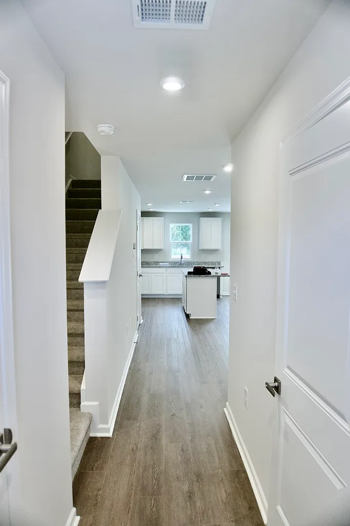 3 bed, 2.5 bath, 1442 sqft, $1,900 — Photo 2