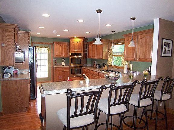 Kitchen/Breakfast Bar