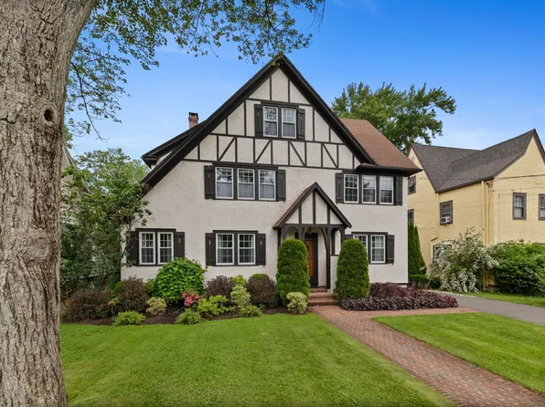 137 Ballard Drive, West Hartford, CT 06119