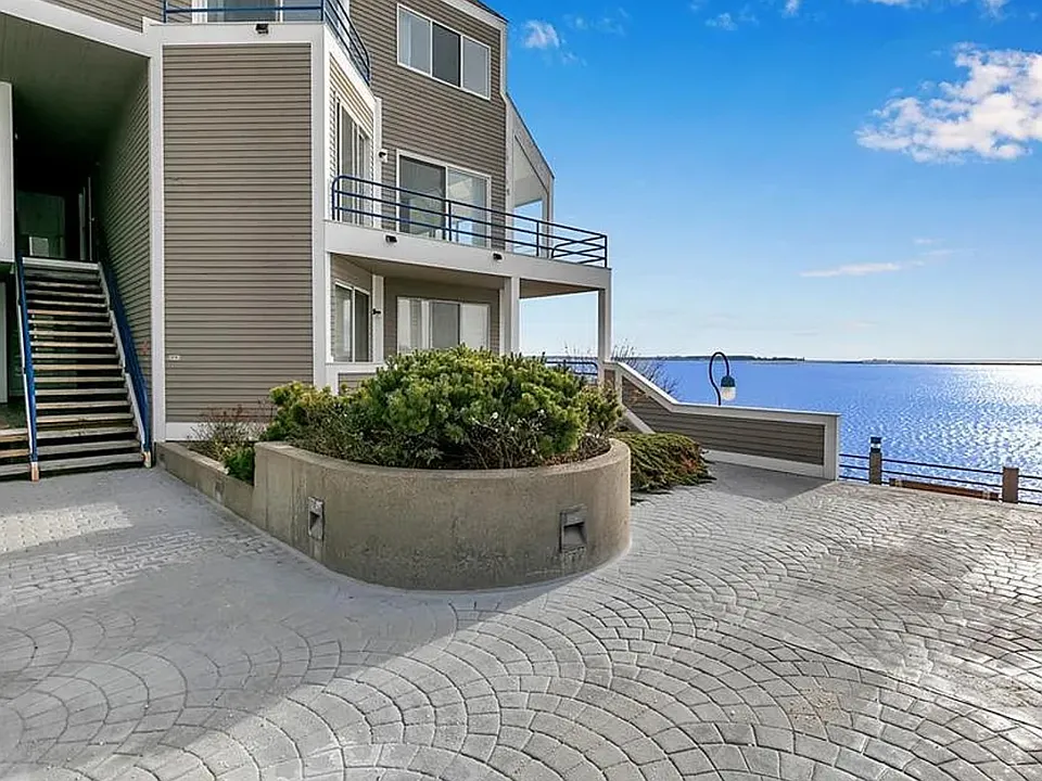12 Harbour Close