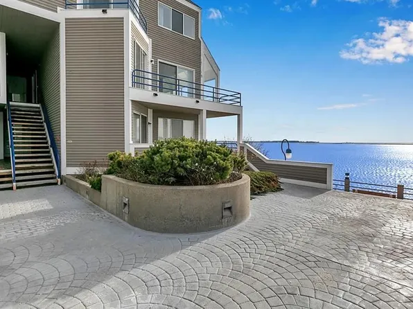 12 Harbour Close, New Haven, CT