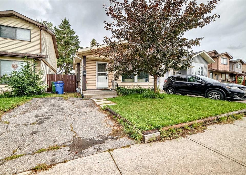 1st image of 320 E Abinger Cres NE