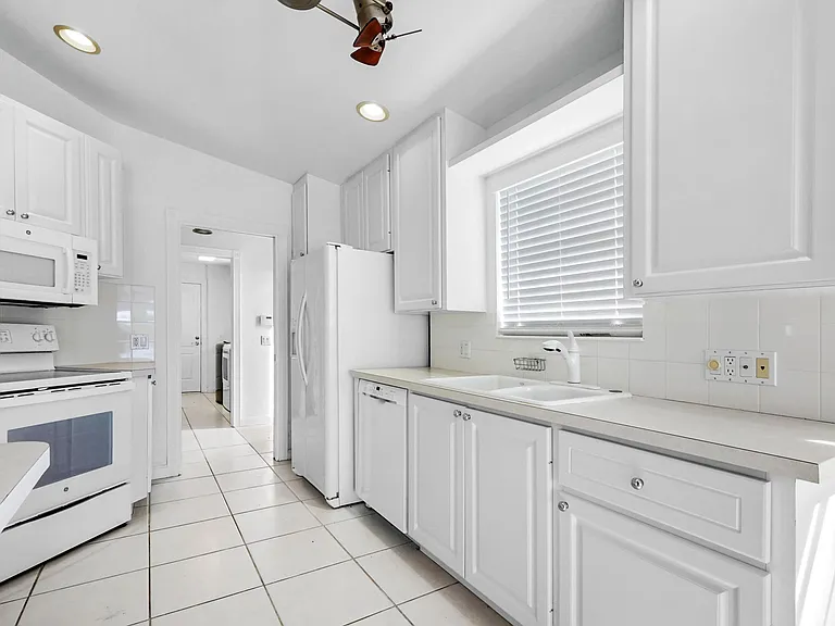 8270 Eleuthera Ln — Photo 6