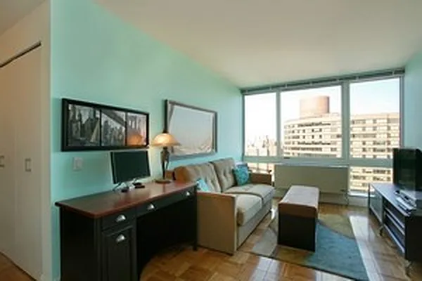 Rented by Corcoran | media 17