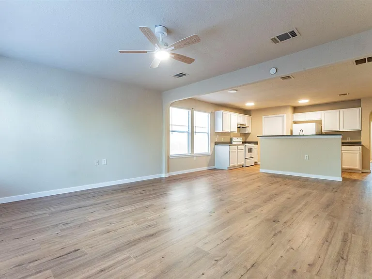 7106 Thannas Way — Photo 3