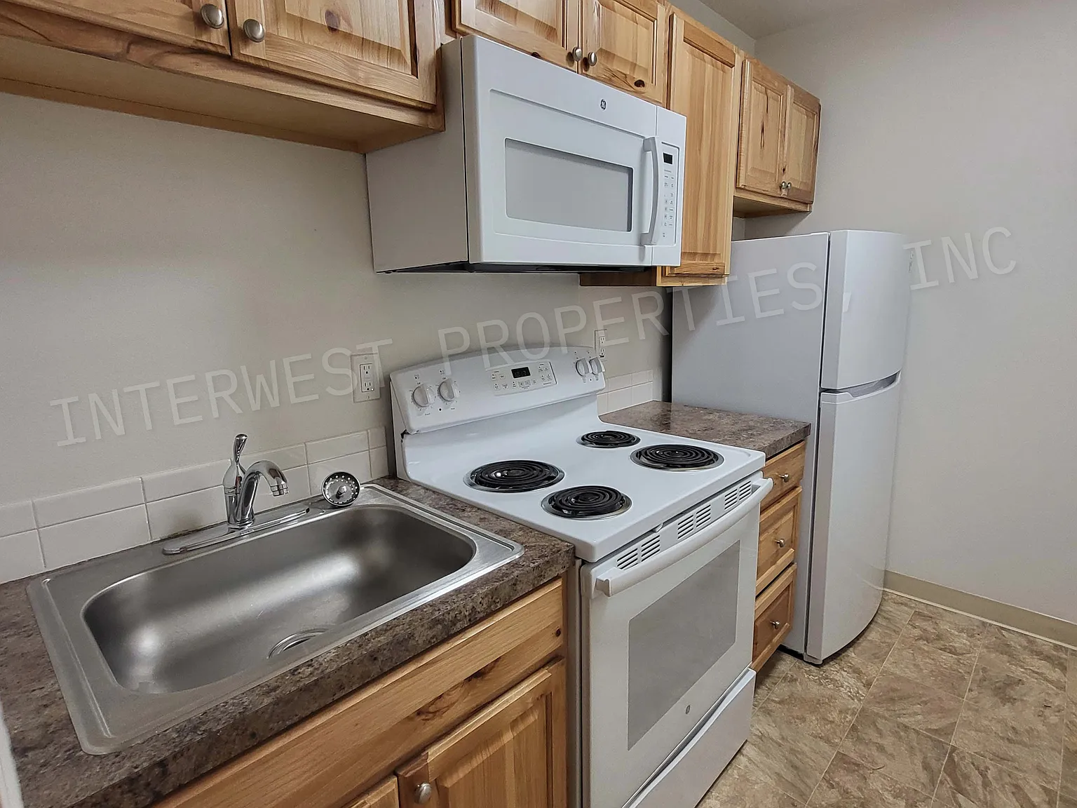Studio, 375 sqft, $995 — Photo 3