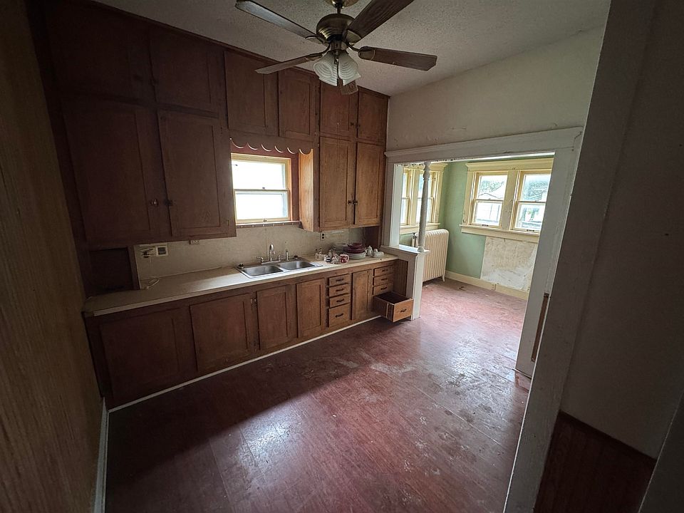 19th image of 314 N Mulberry St