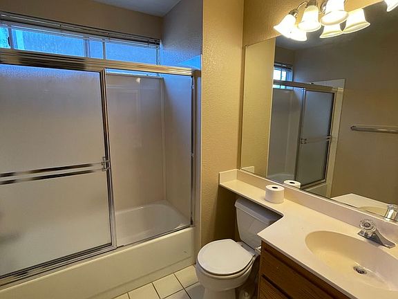 4th image of 790 Oak Brook Dr