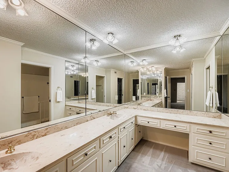 8104 East Ct — Photo 22