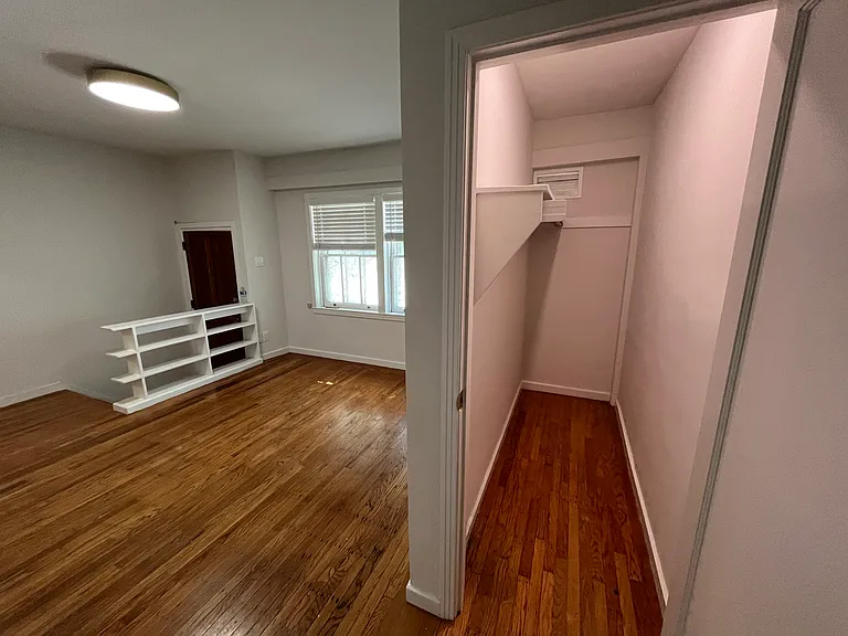 2415 Bryant St — Photo 3