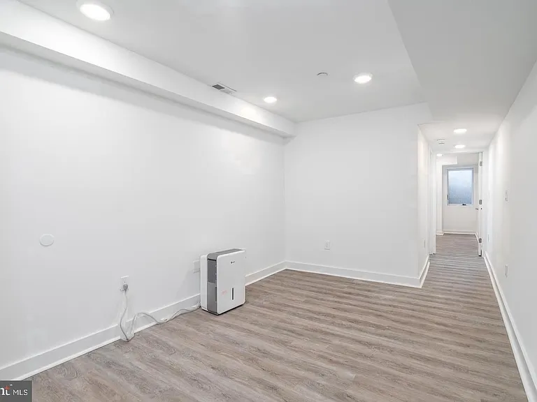 3424 Wallace St #1 — Photo 20