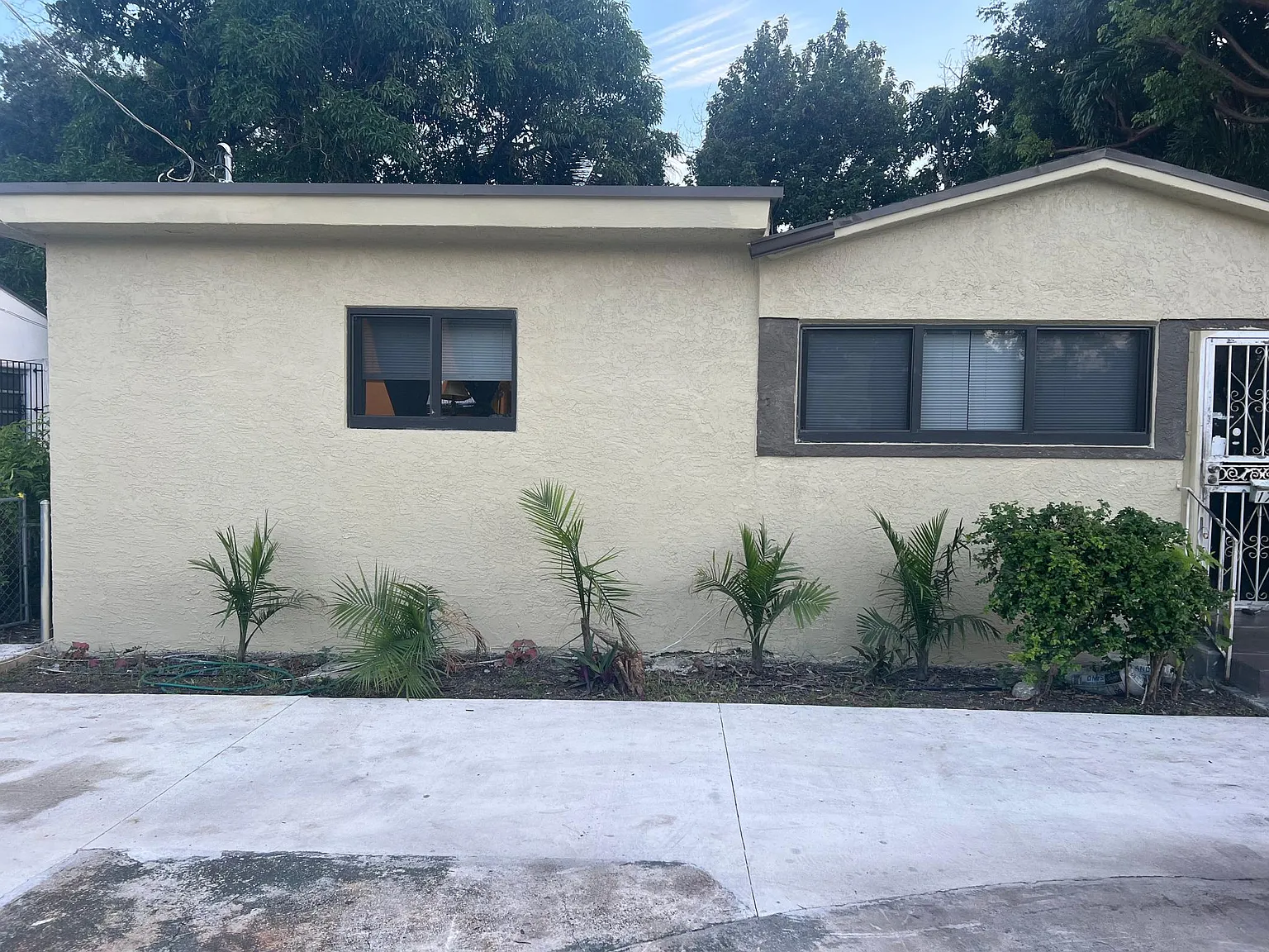 8 bed, 2.5 bath, 1600 sqft, $900 — Photo 1
