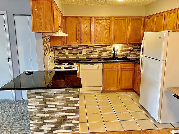 New stove not pictured - replaced in 2024