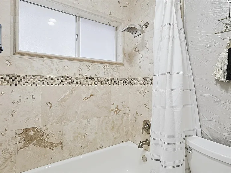 708 Azalea Dr — Photo 29