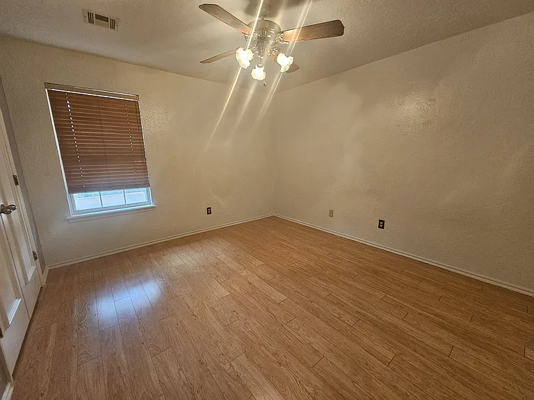 7 NW Forest Ln — Photo 21