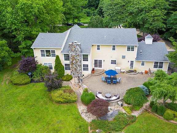 5th image of 3 Farm Hill Ln