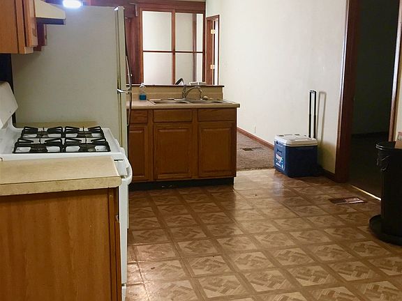 3rd image of 722 Baker Ave