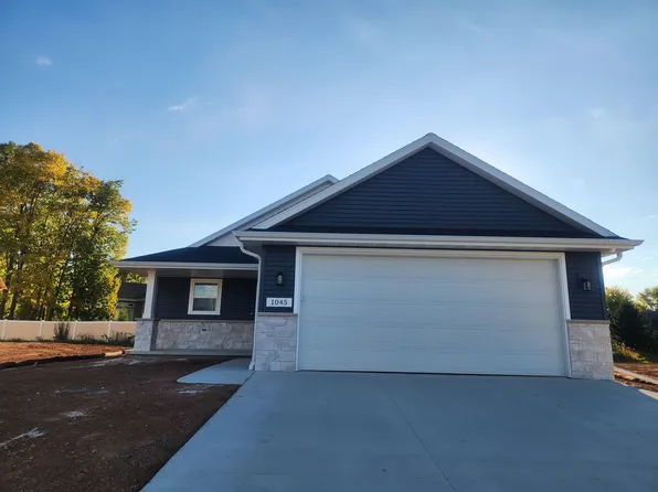 1045 Madi Ct, Menasha, WI 54952
