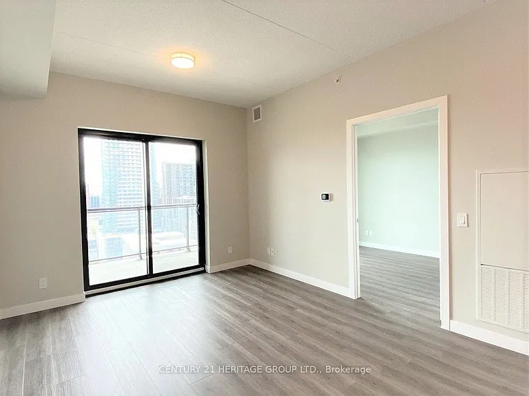 15 Queen St S #1413 — Photo 11