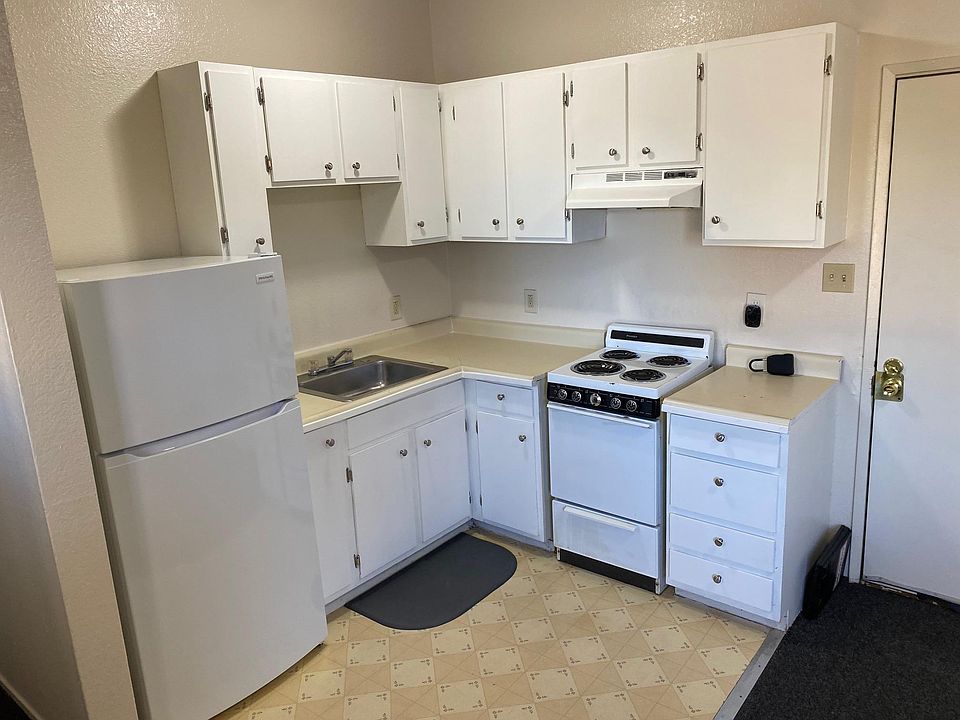 1st image of 2601 Center Ave APT 207