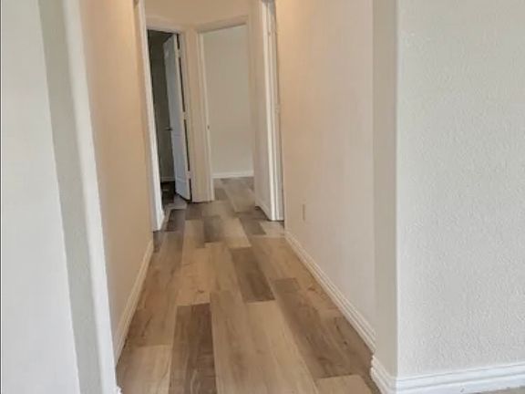 5th image of 913 Goldenmist Dr