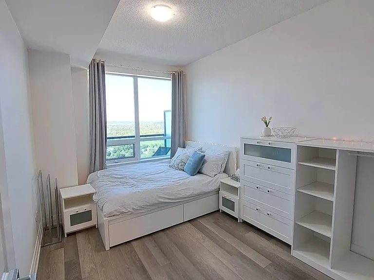 7165 Yonge St #2301 — Photo 5