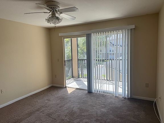 4th image of 940 Village Trl Unit 8-201