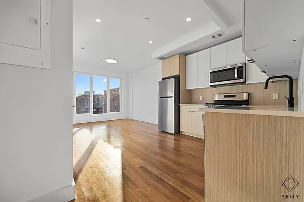 Rented by ERNY LLC | media 4