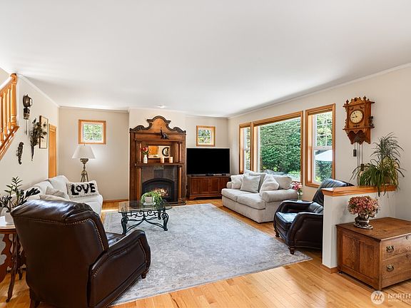 4th image of 1850 Maple Hill Road