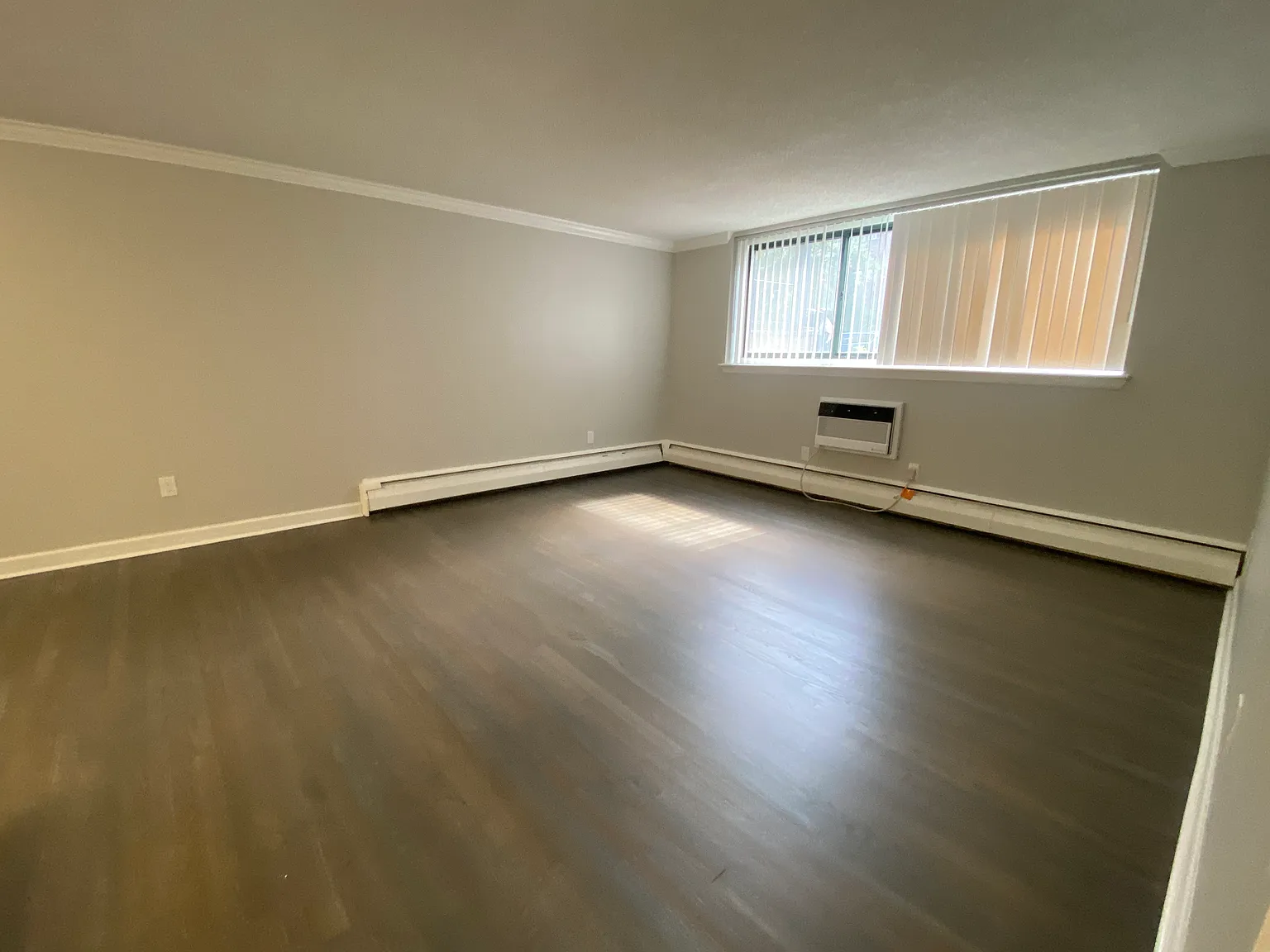 2 bed, 1005 sqft, $3,800 — Photo 4