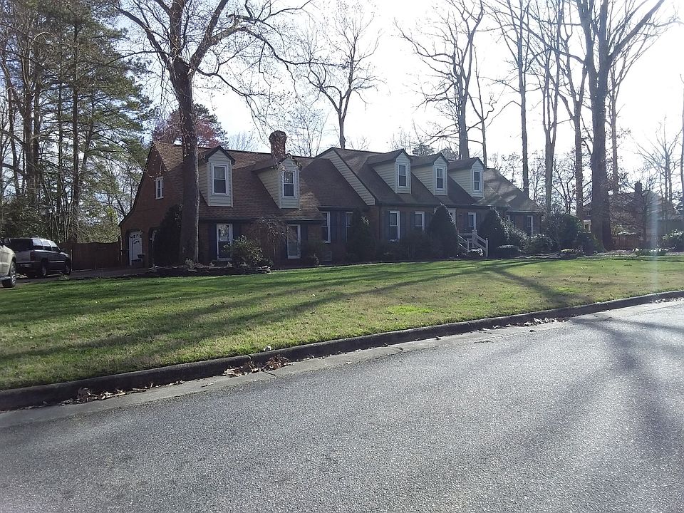 2nd image of 825 Moultrie Ct