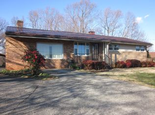 560 Scuffling Hill Rd, Rocky Mount, VA 24151