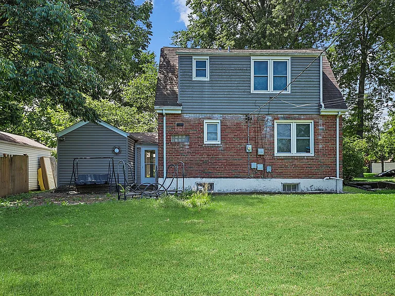 7549 Hillsdale Dr — Photo 16
