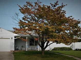 533 Stonybrook Dr E, Levittown, PA 19055