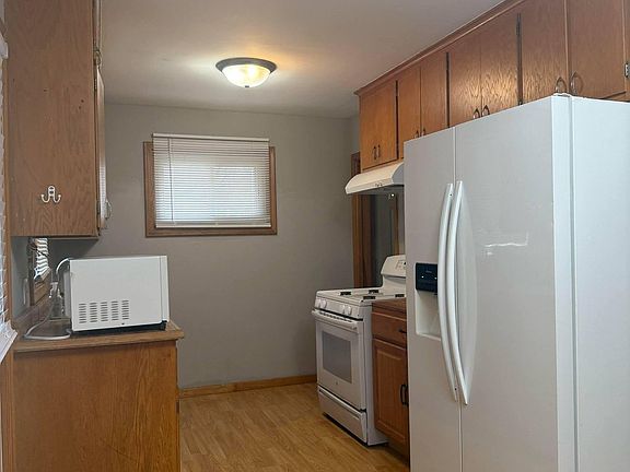 5th image of 2377 Nokomis Ave