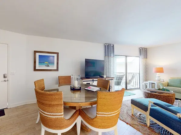 2811 Gulf Dr N, Bradenton Beach, FL