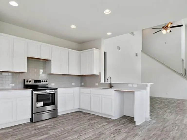 10912 Meris Ln — Photo 3