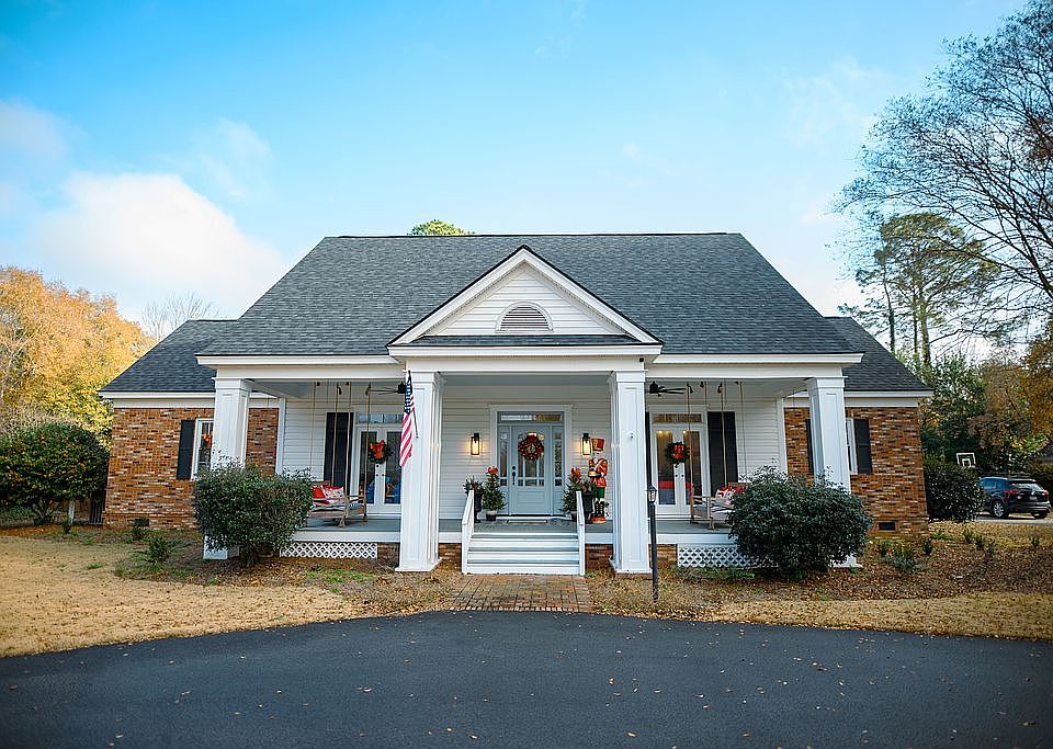 1st image of 423 Hawthorne Dr
