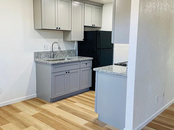 3rd image of 158 W Carlton Way #204