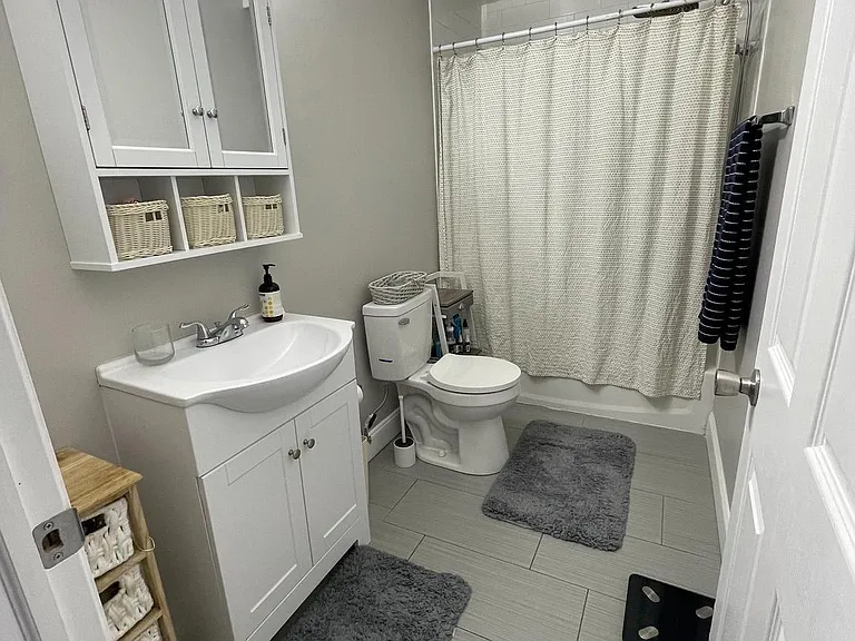 667 N 39th St #2 — Photo 7