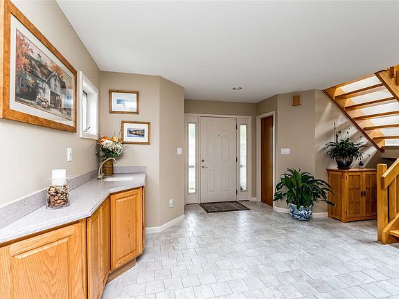 2nd image of 17 Elm Dr