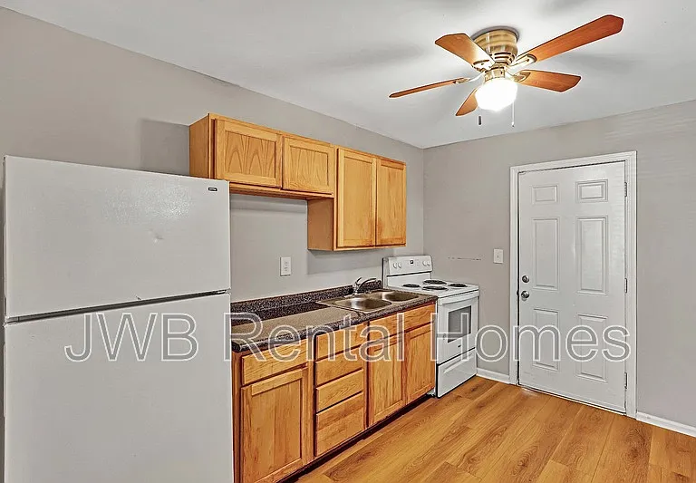 2387 2nd Ave — Photo 2