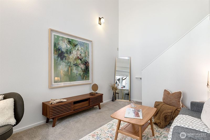 4th image of 425 Vine St #721
