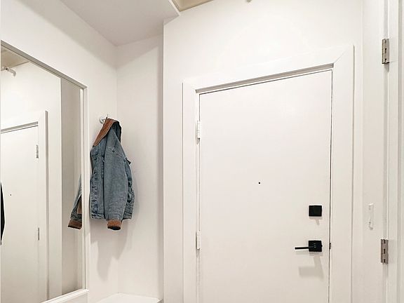 4th image of 630 S Cochran Ave #408